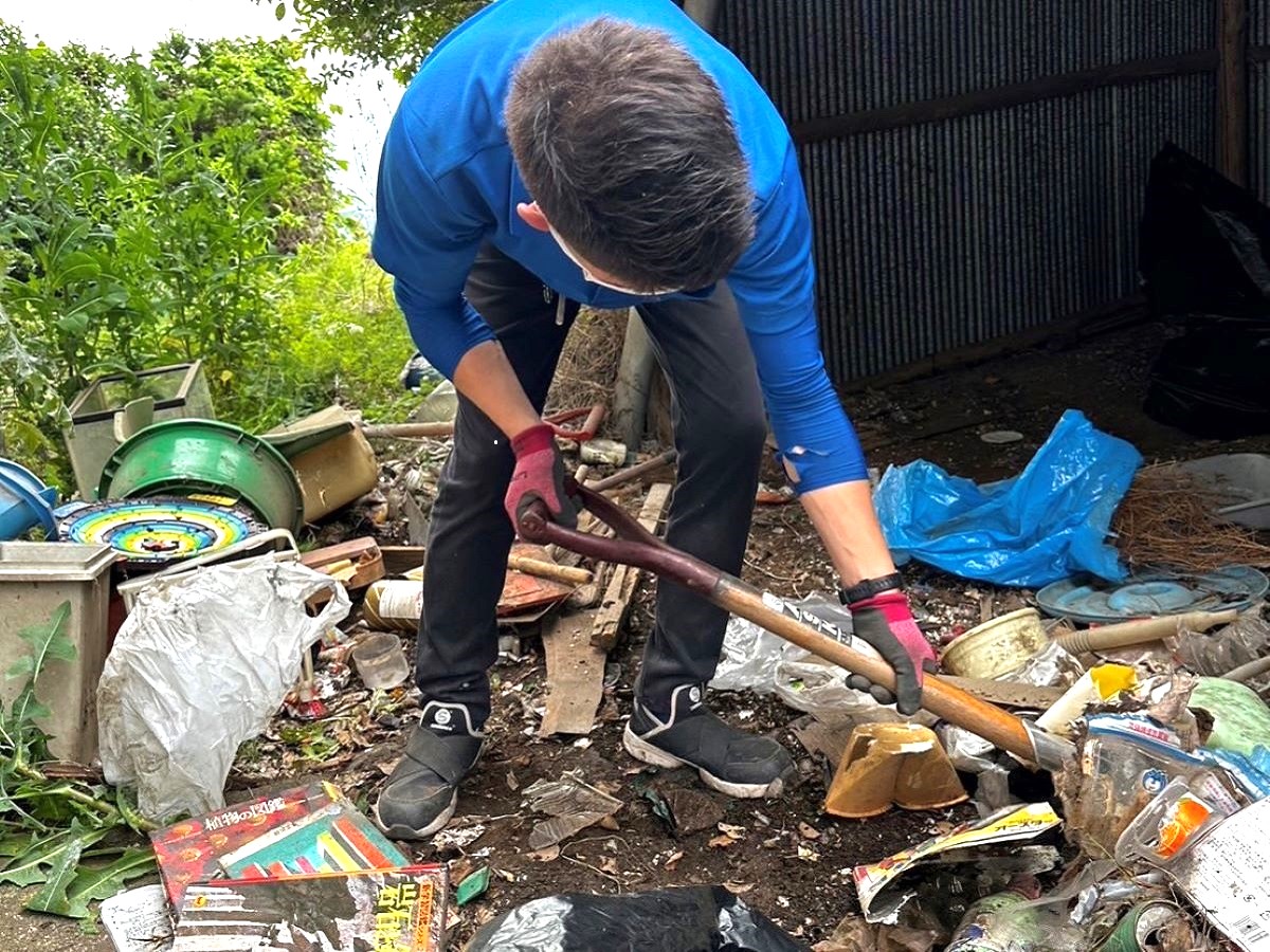 「荒廃が進んだゴミ屋敷を4日間かけて片付けました」作業写真